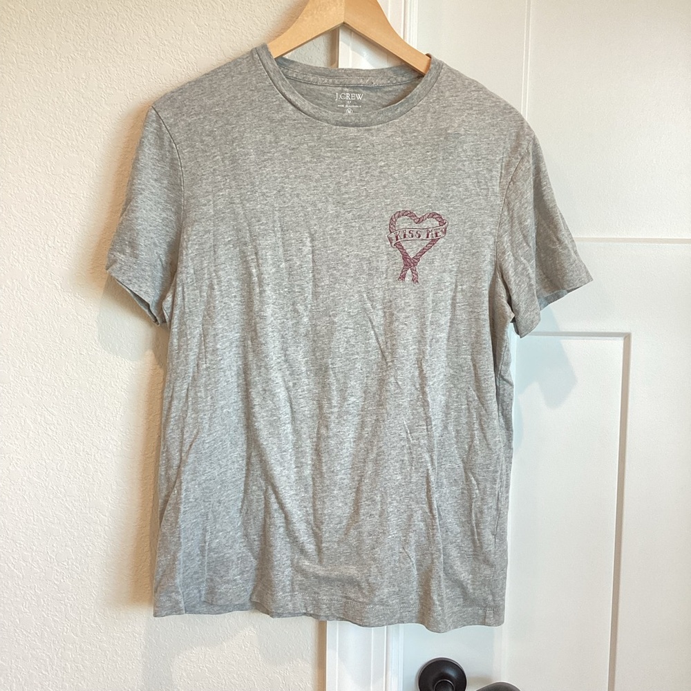 💋J Crew Reimagined Heart Short-Sleeve T-Shirt Like-New Medium Grey Kiss Me